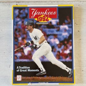 1992 NY Yankees Official Baseball Yearbook - Don Mattingly Cover